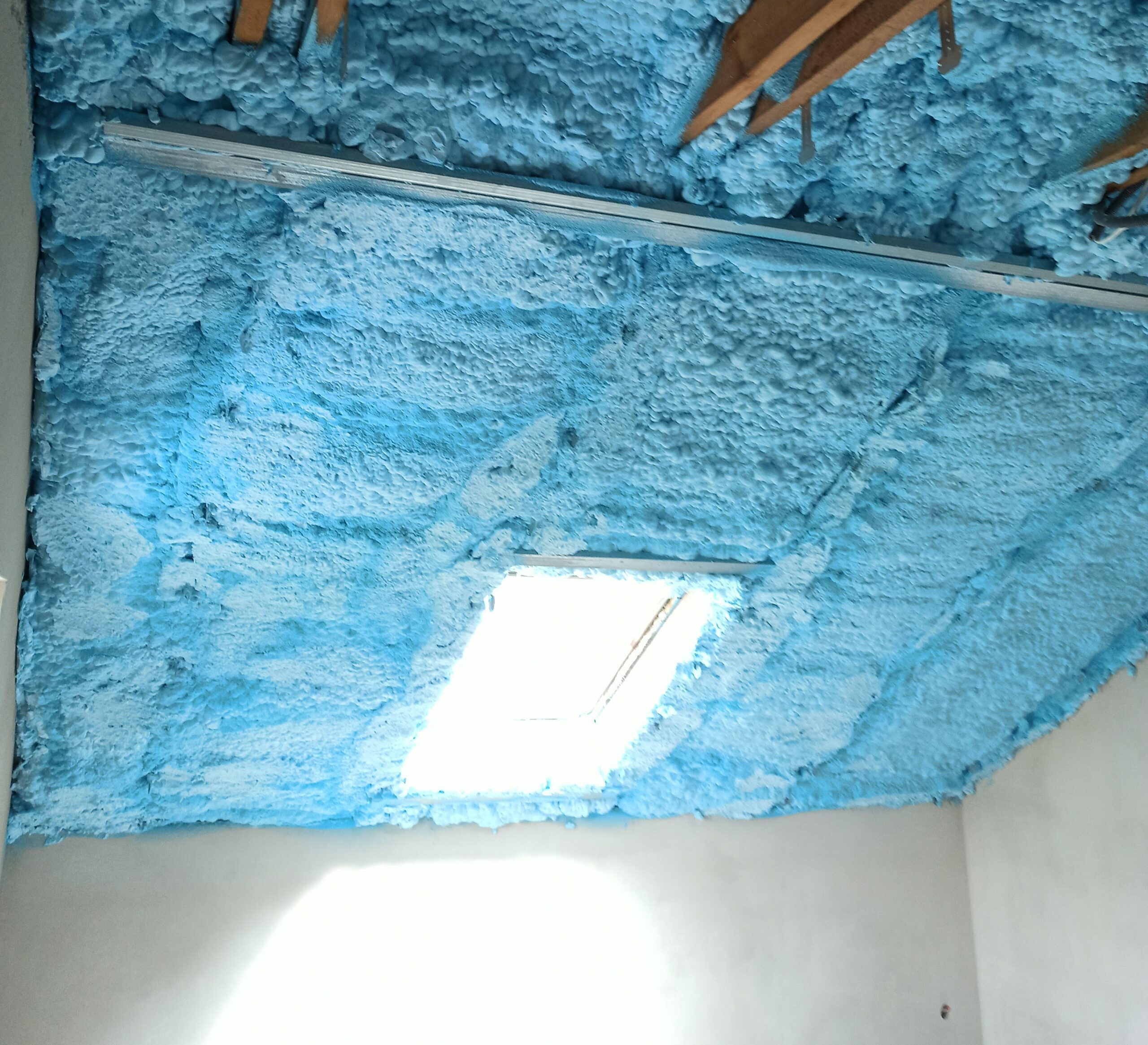 remont pokrycia dachowego z pianki pur
