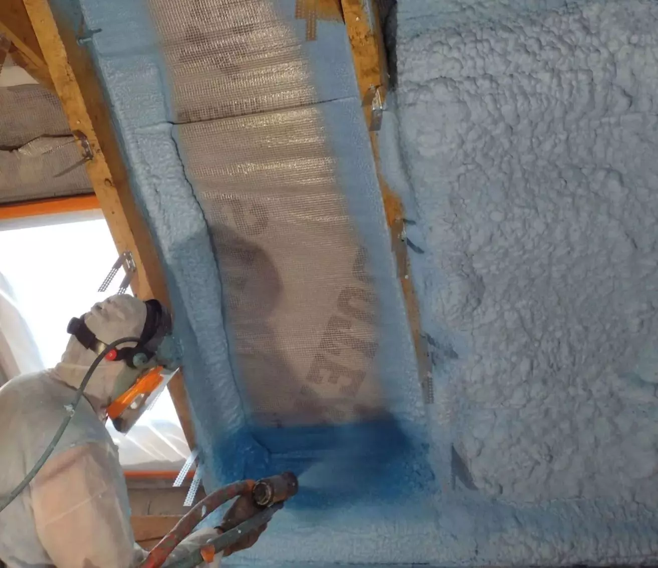 pianka poliuretanowa na poddasze