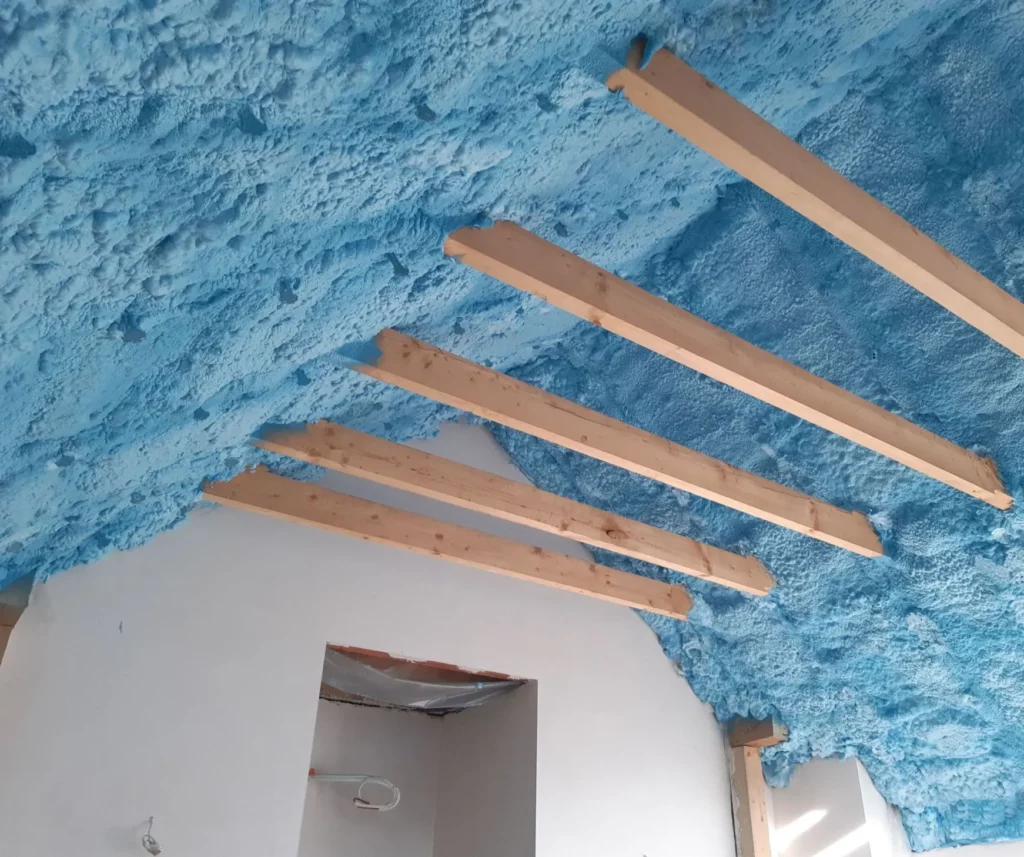 pianka poliuretanowa na poddaszu