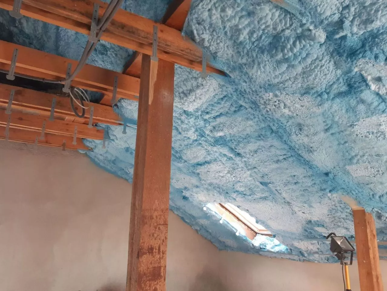 Ocieplone poddasze domu jednorodzinnego