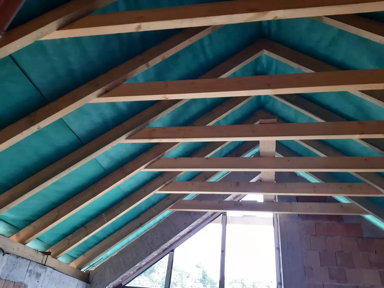 Przygotowana powierzchnia poddasza do pianowania