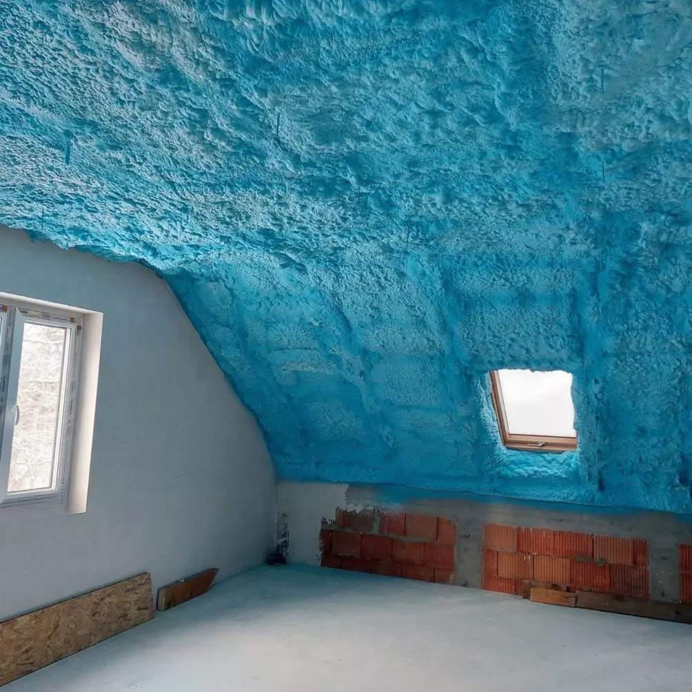 Poddasze z natryskowej TermoPiany OK